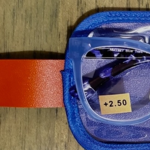 BLUE Nicole Miller Readers 2.50 strength. Comes with a plastic pouch. - Picture 2 of 2